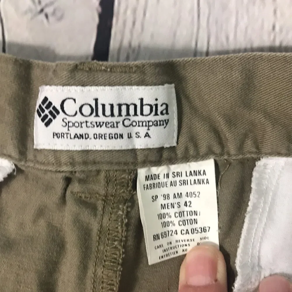 Columbia Pleated cotton Shorts size 42 EUC 8” inseam
